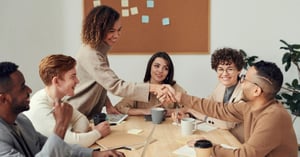 equipo de trabajo en una junta