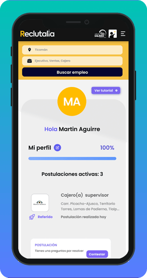 Pantalla de la aplicación móvil Reclutalia con perfil de usuario, barra de búsqueda de empleo, estado del perfil al 100 % y lista de postulaciones activas. Se muestran botones de acción y mensajes informativos relacionados con vacantes.