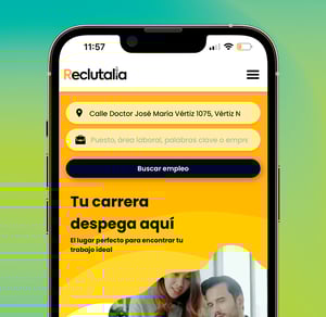 Dispositivo móvil ejemplificando Reclutalia. UX/UI realizado por UiX.